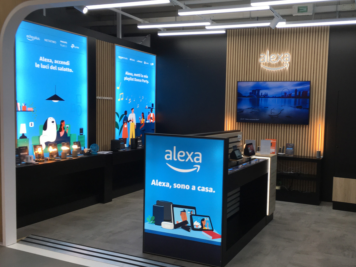 Krea ha curato il POP display dei prodotti Alexa di Amazon nel nuovo punto vendita Mediaworld di Milano Certosa