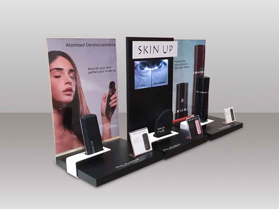 Espositore da banco con video integrato per promuovere i prodotti Skin Up a rotazione e altri materiali POP display